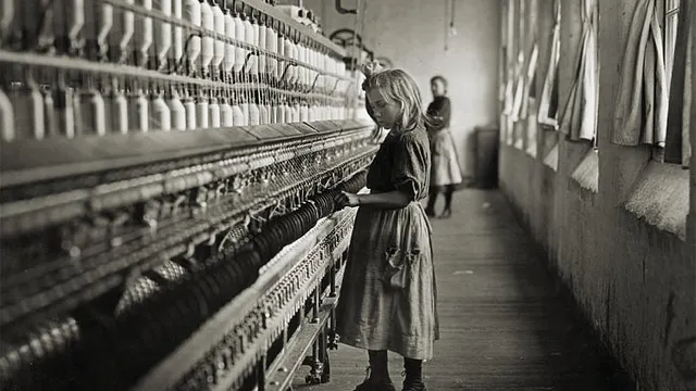Sadie Pfeifer working in a cotton mill in 1908